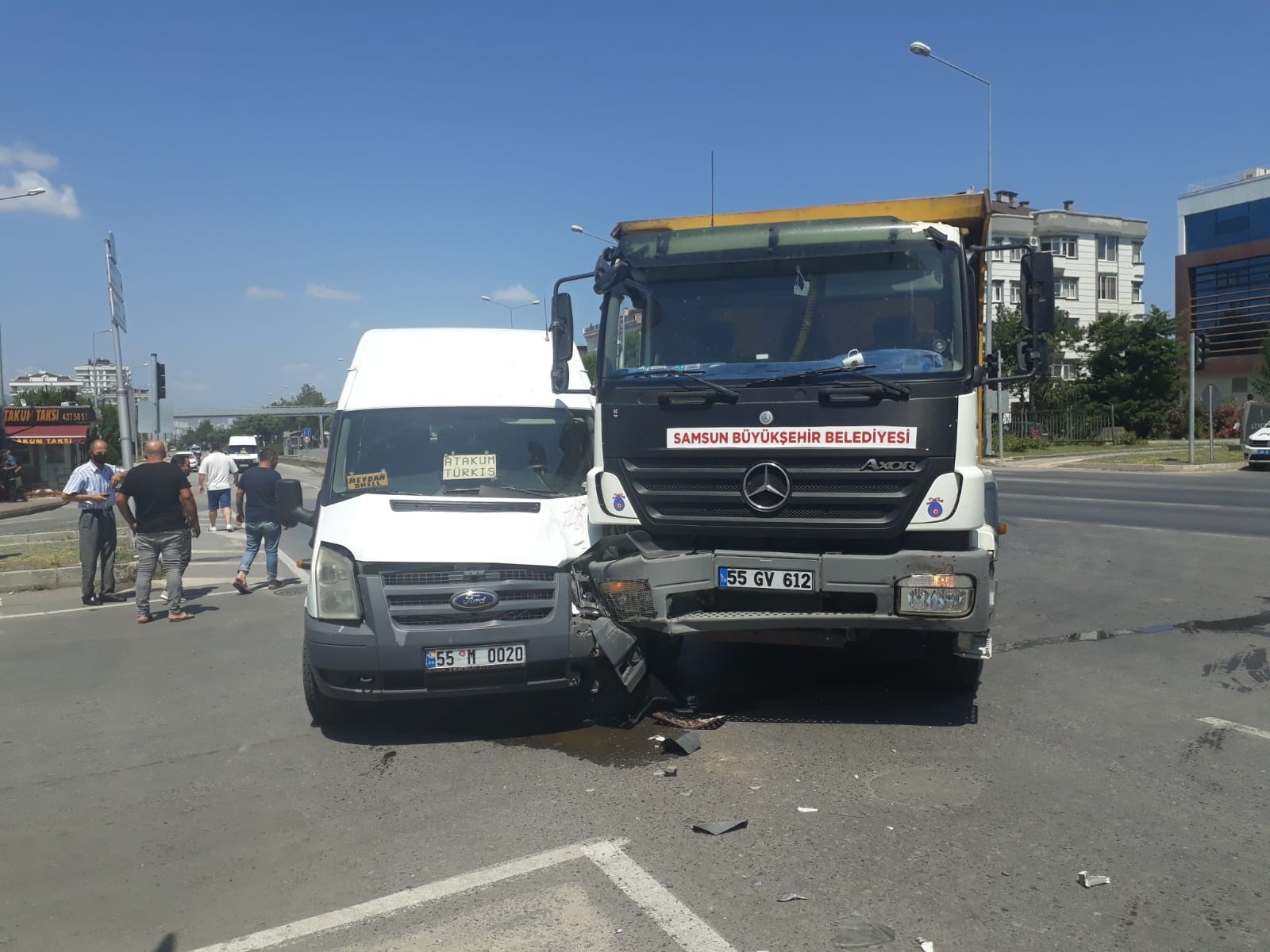 samsun da dolmus minibus ile kamyon carpisti 2 yarali samsun haberleri