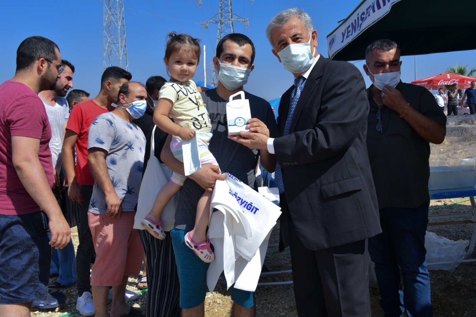 Yenişehir Belediyesi, mobil kesim alanında poşet dağıttı