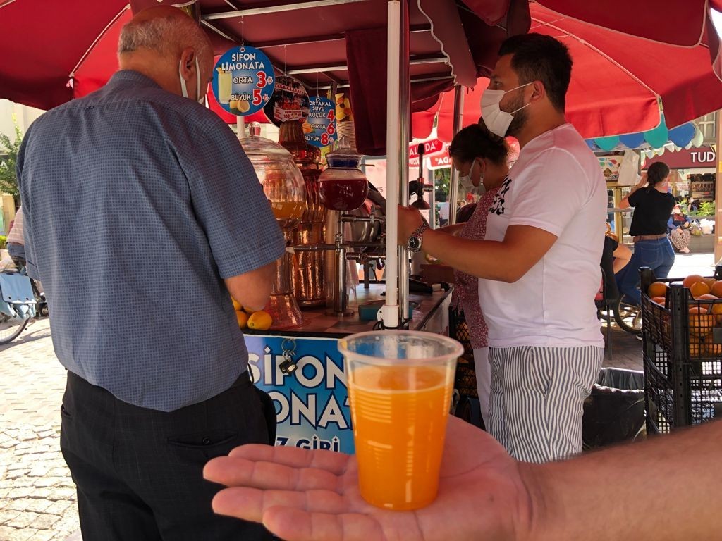 Sifon limonata sıcak havaların değişmezi olmaya devam ediyor ...