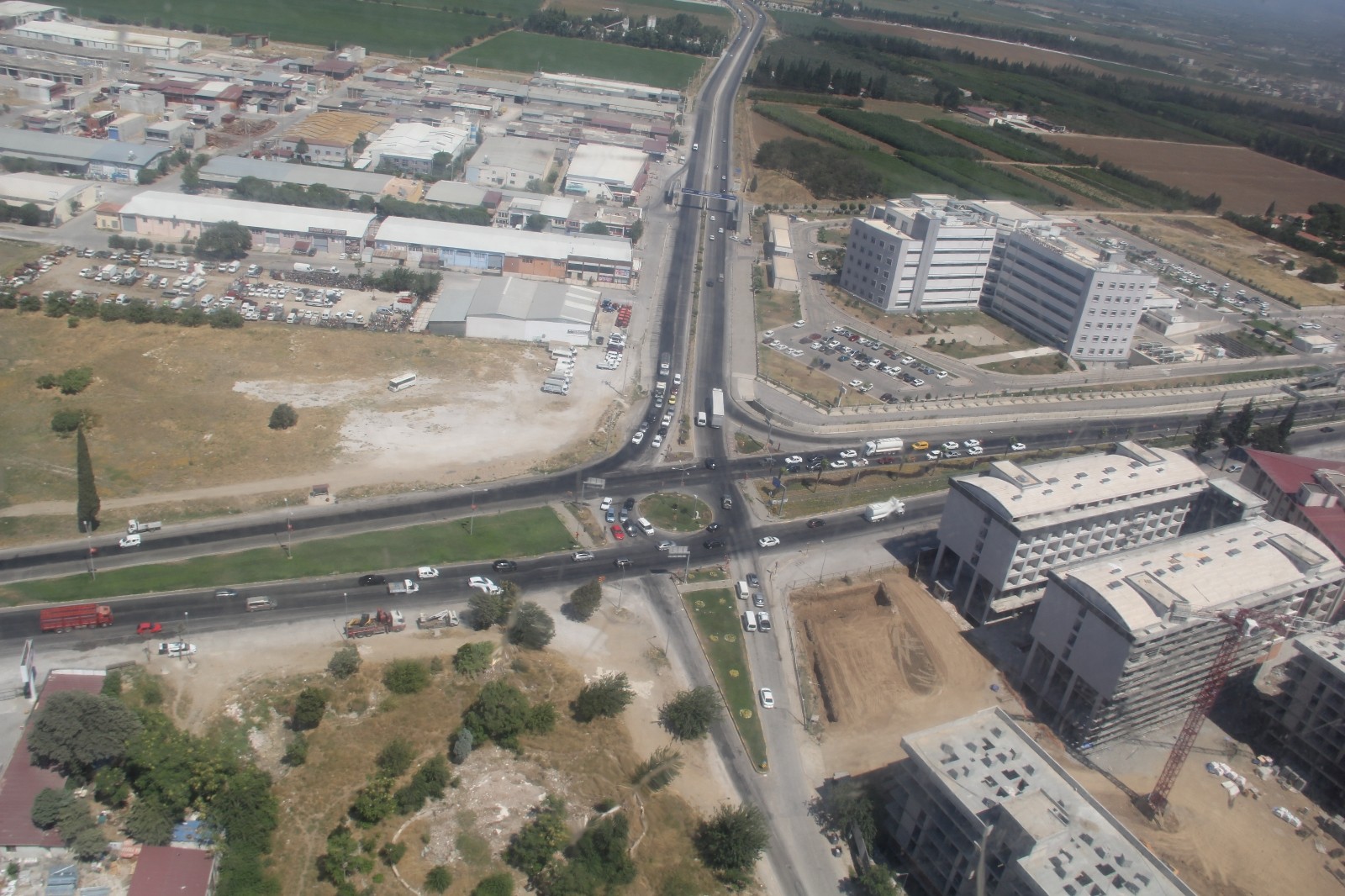 İzmir’de jandarma ekiplerinden helikopterli trafik denetimi