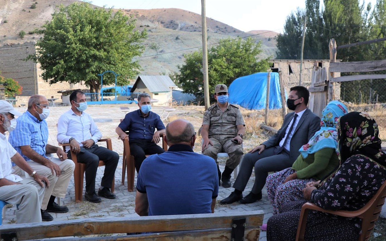 Kaymakam Kaptanoğlu köylülerle bir araya geldi