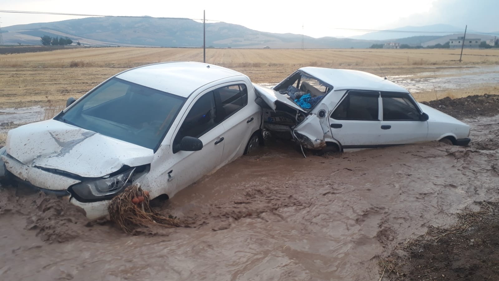 Gaziantep’te sağanak yağış kazaya sebep oldu: 4 yaralı