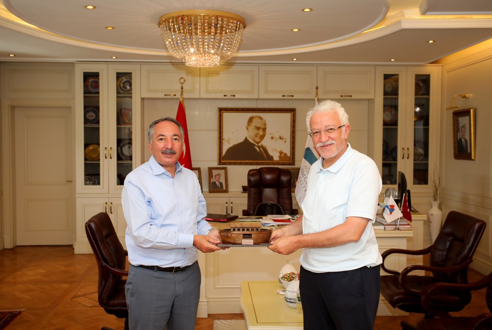 aicu rektoru karabulut neu rektoru zorlu yu misafir etti agri haberleri