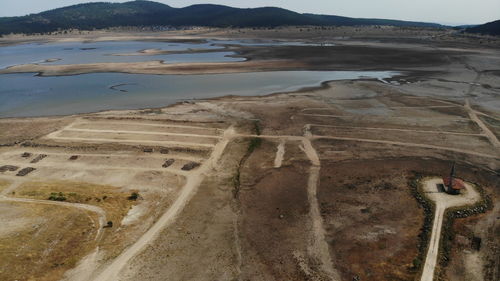 Seben Gölü’nden çekilen su 30 kilometre uzaklıktaki ilçenin tarımını değiştirecek