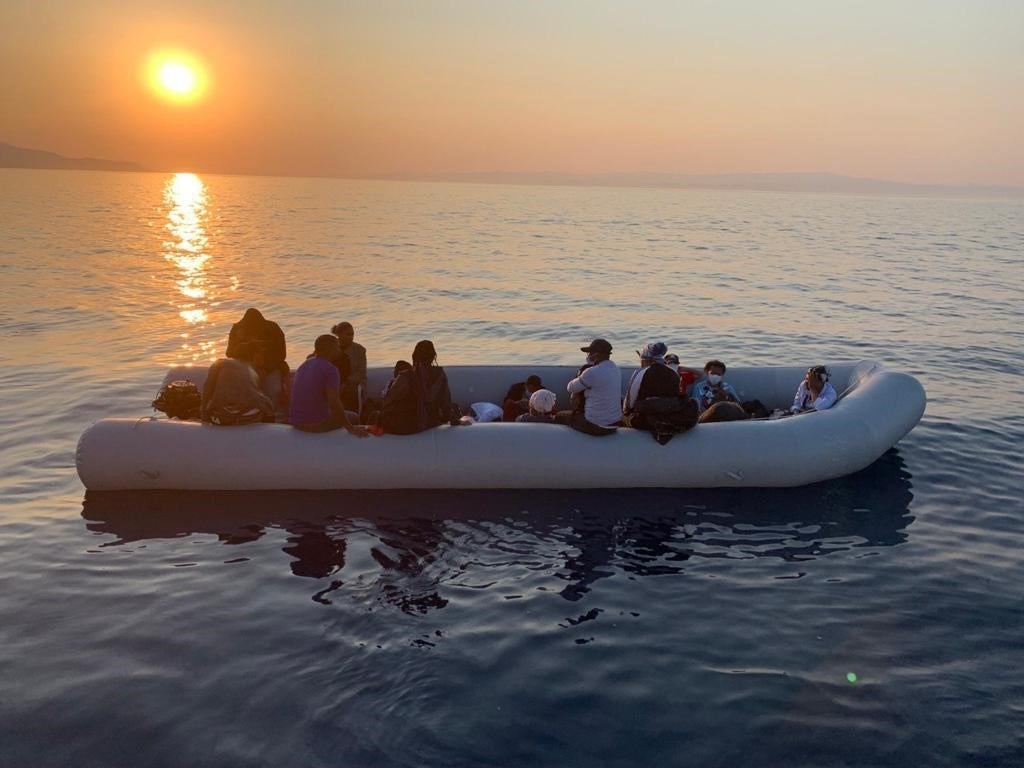 Çanakkale’de 17 düzensiz göçmen kurtarıldı