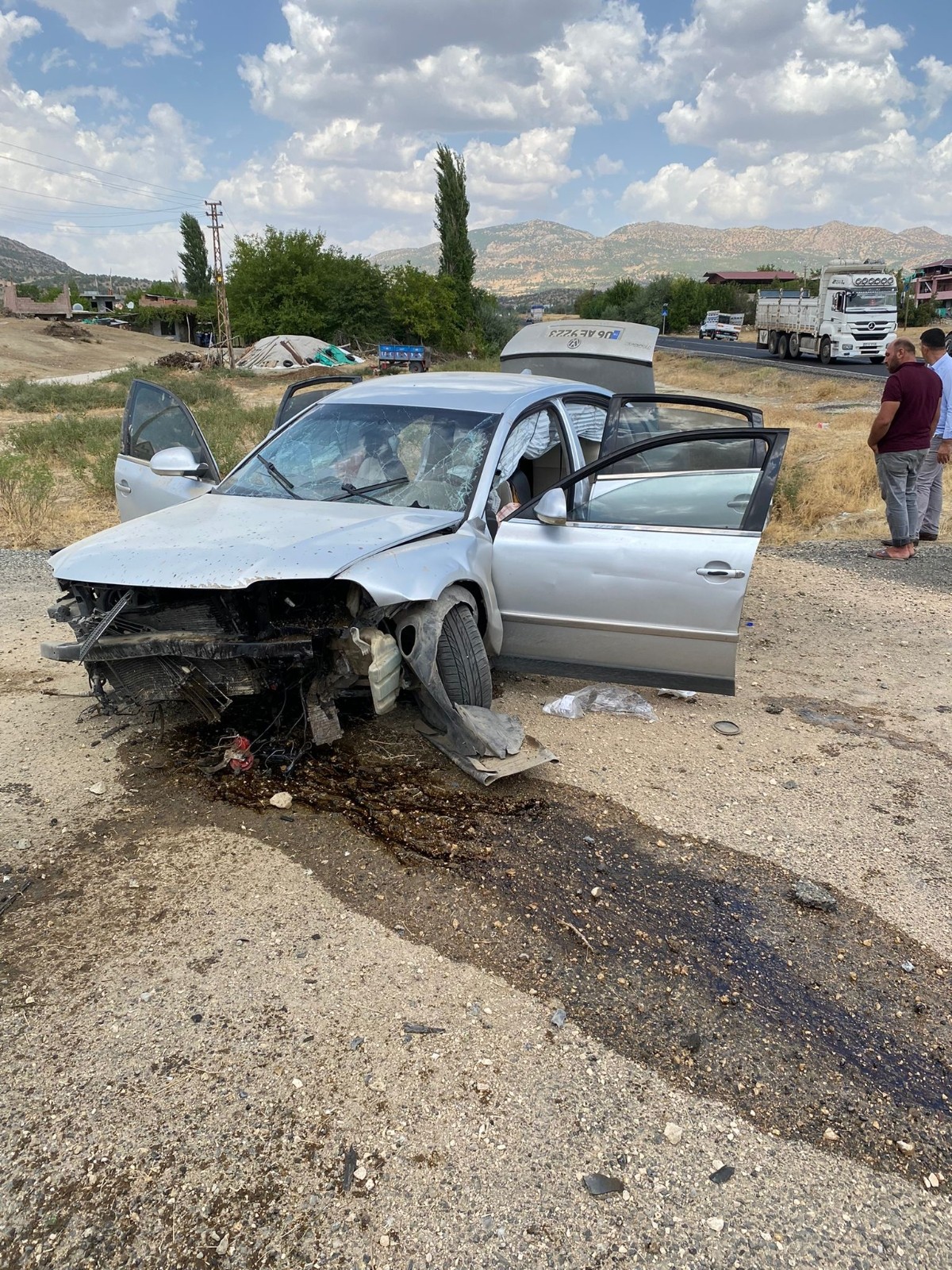 Lice - Bingöl yolunda trafik kazası: 3 yaralı
