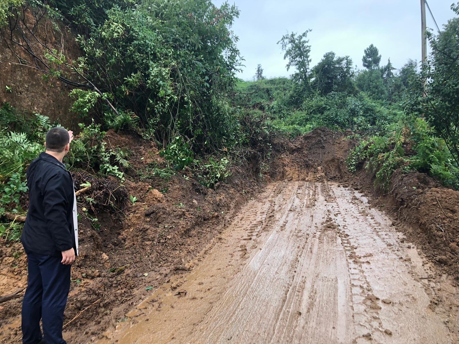 Rize’de 48 köy yolu heyelan nedeniyle ulaşıma kapandı