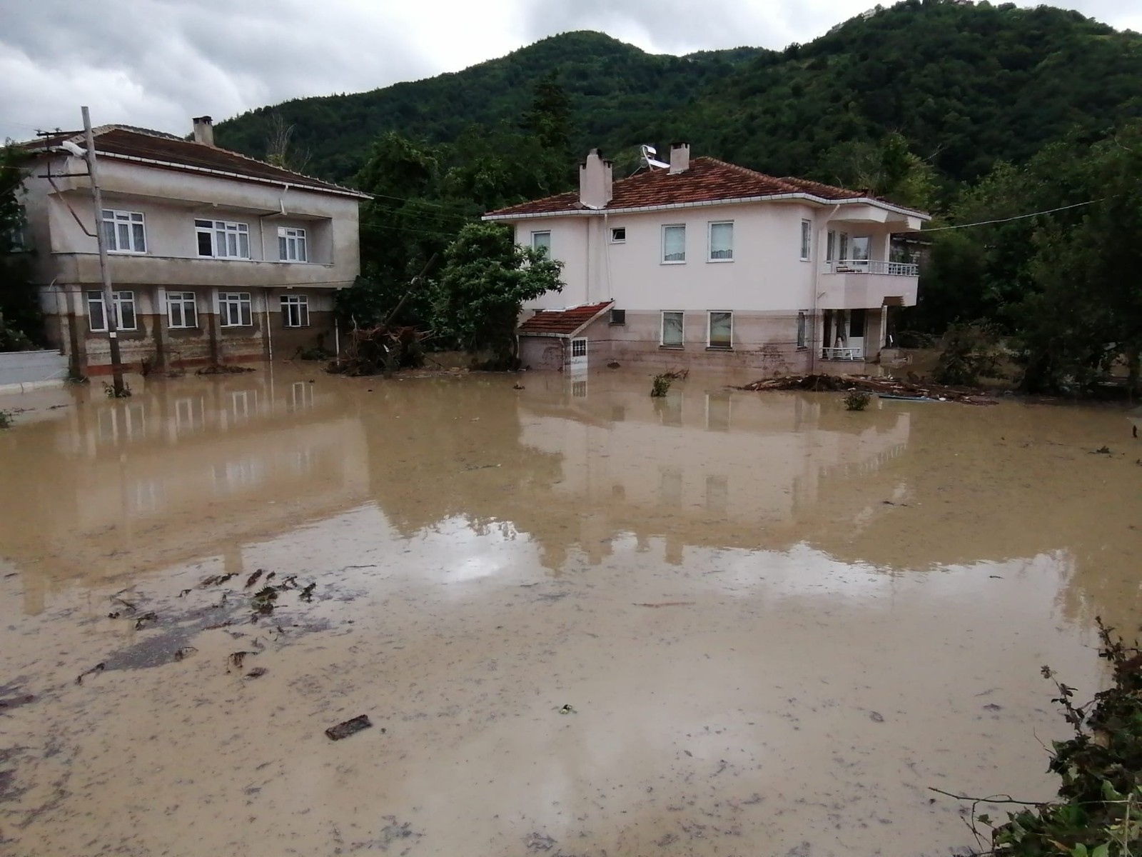 Baba, sele kapılınca çocuklarına ‘Kelime-i Şehadet’ getirin diye