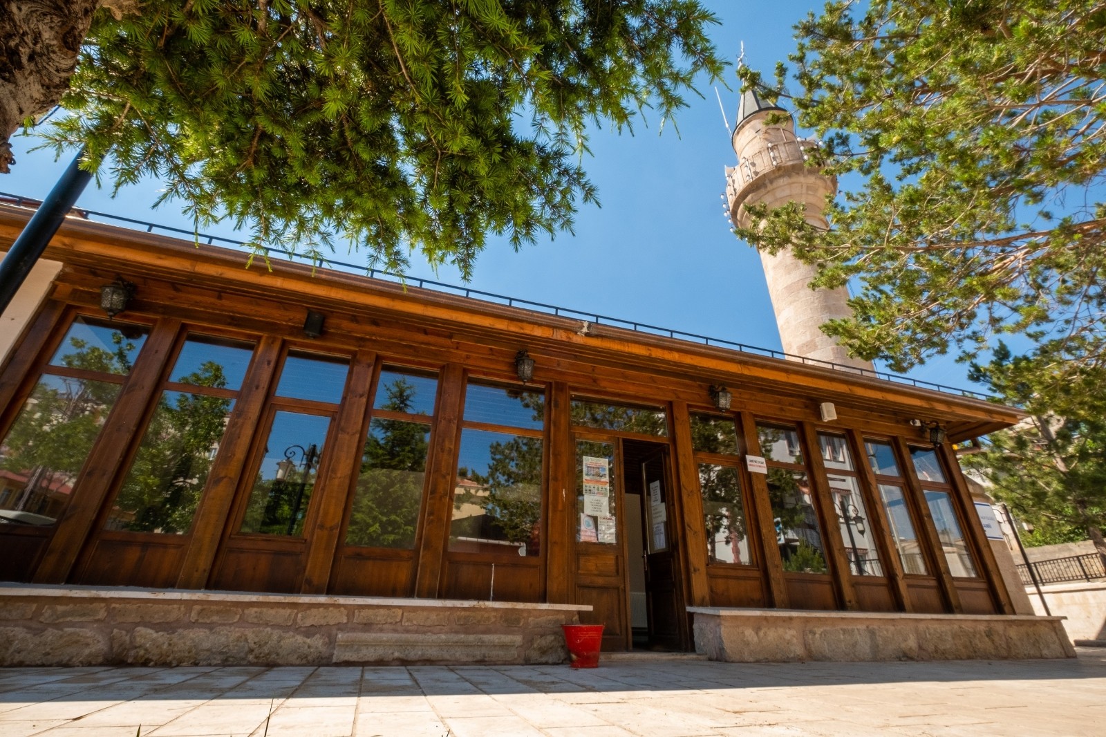 Nadide eserler arasında yer alıyor, süslemeleriyle kendine hayran bırakıyor