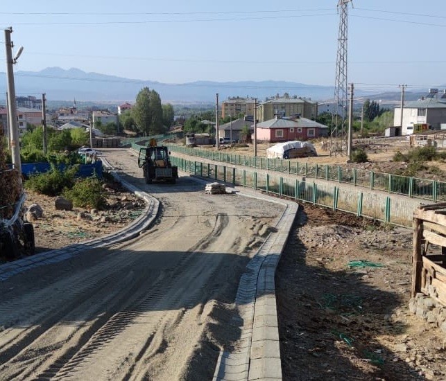 Bingöl Belediyesi üstyapı çalışmalarını sürdürüyor