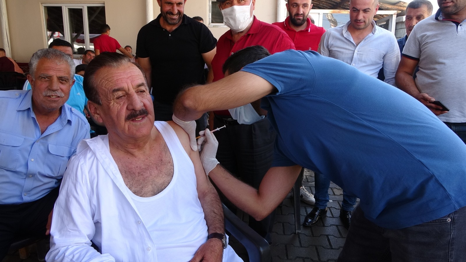 Aşı oranı en düşük ilçelerden Hasköy’de belediye başkanından “aşı” seferberliği