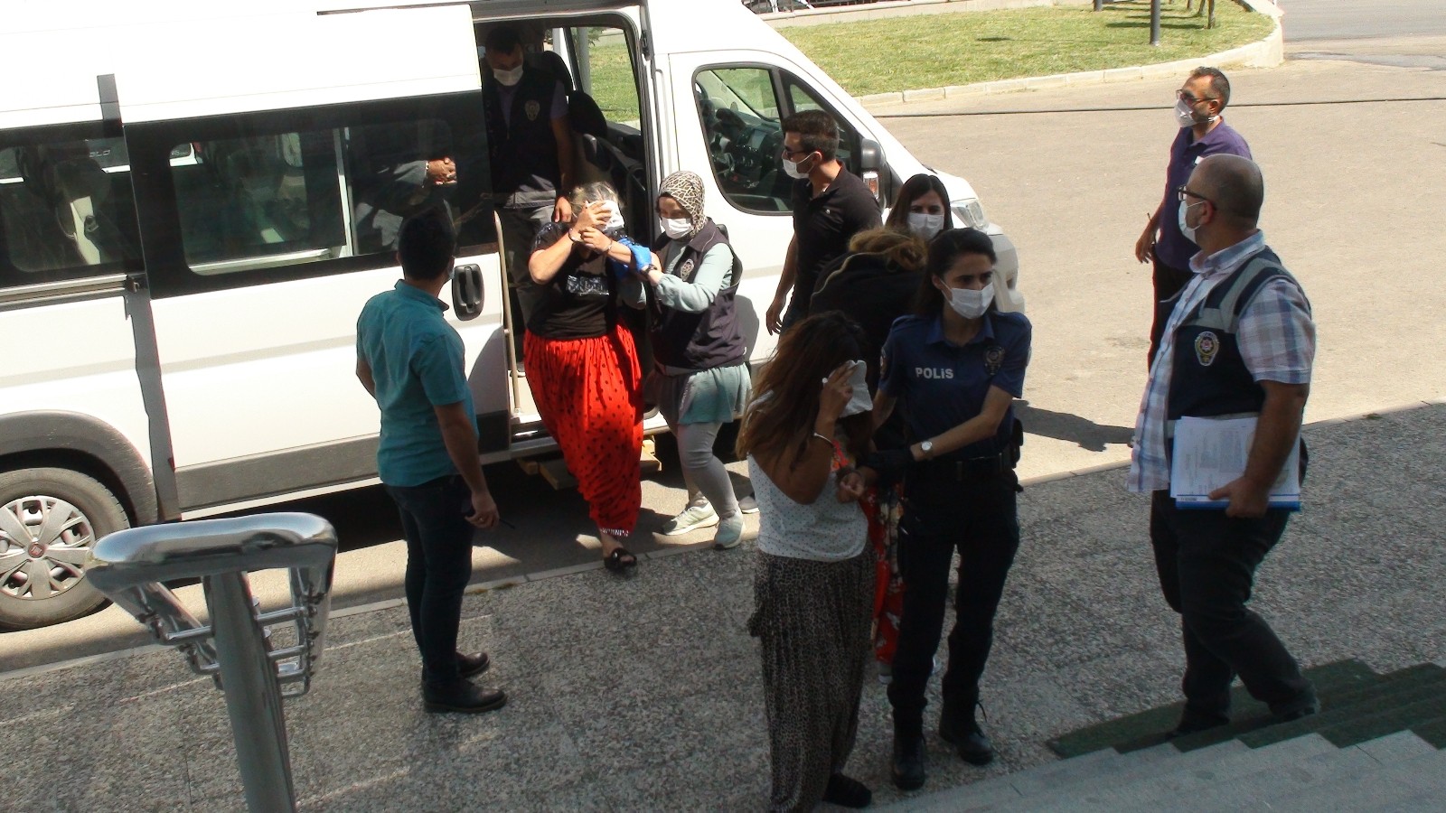 Karaman’da hırsızlık yapan 3’ü kadın 4 kişiye ev hapsi