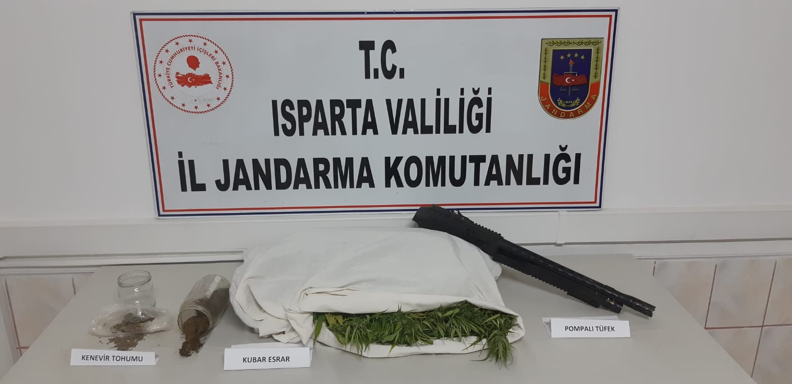 Isparta’da jandarmadan yasa dışı ekim yapan şahsa suçüstü