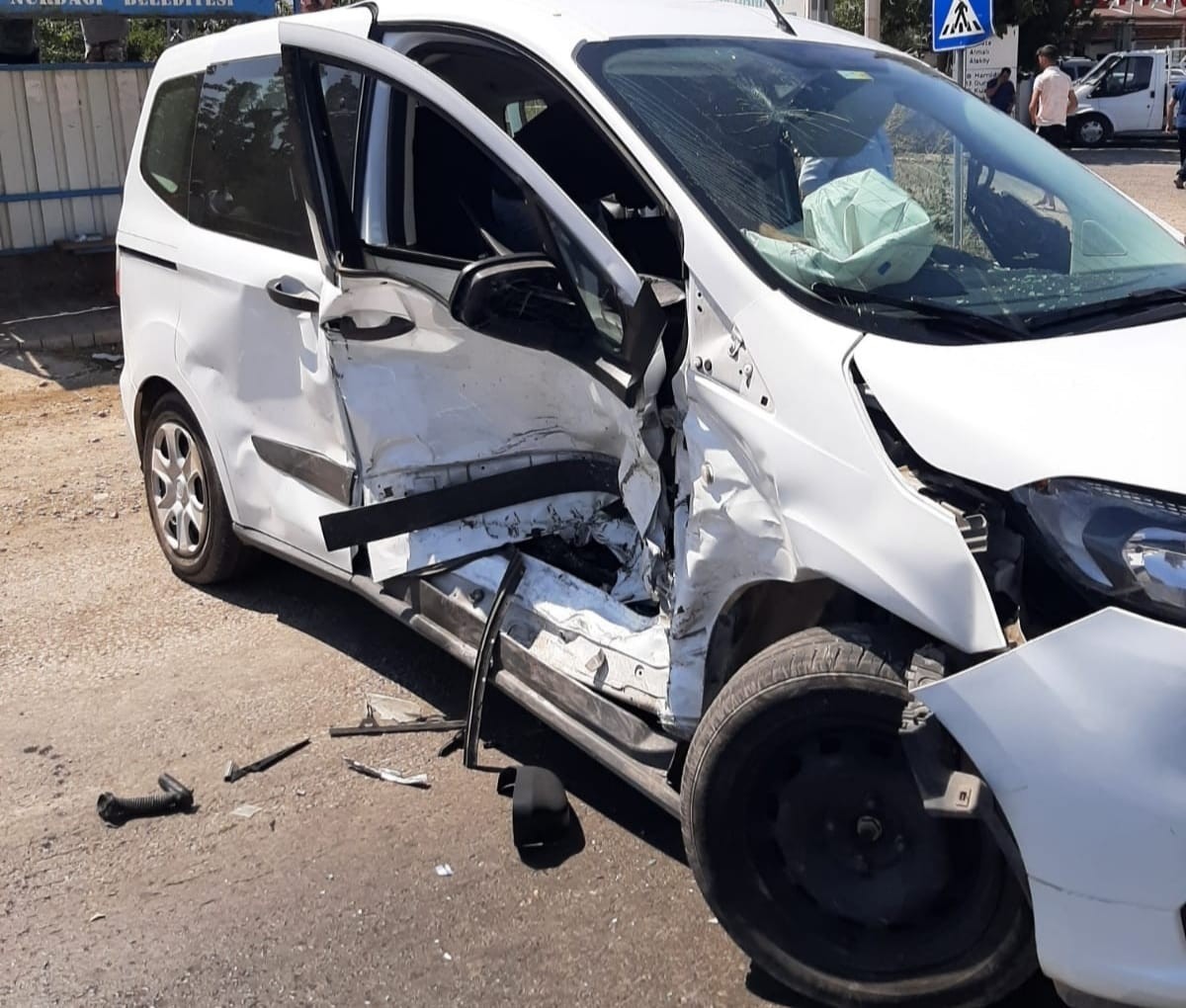 Adalet Bakanı Gül’ün ablası kazada yaralandı