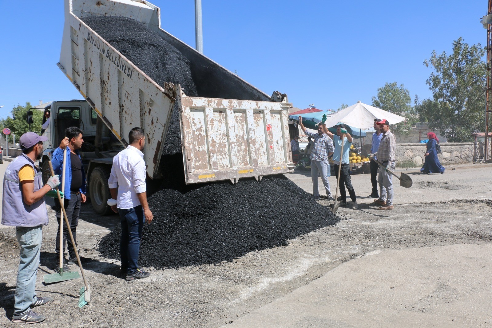 Diyadin’de asfaltlama çalışmaları devam ediyor