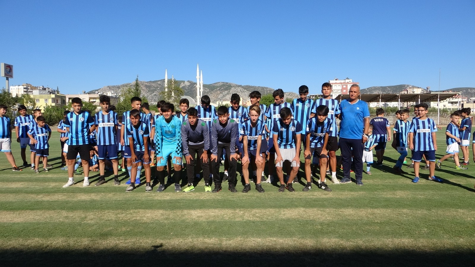 Adana Demirspor Süper Lig’e çıkınca çocuklar futbol okuluna akın etti
