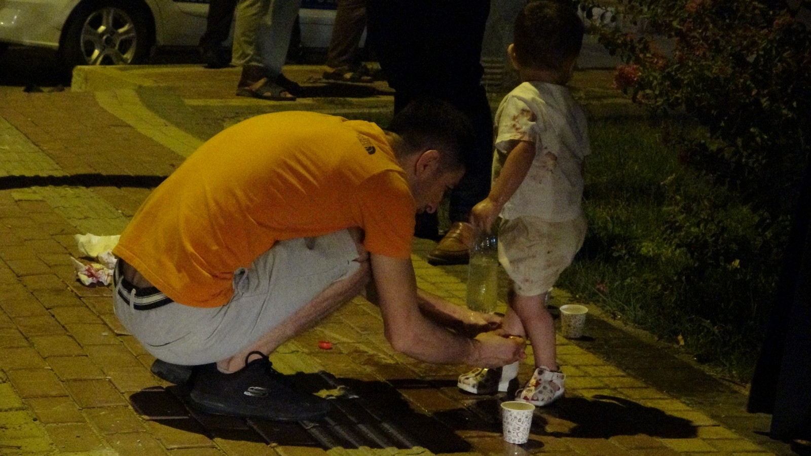 Antalya’da otomobil refüjü aşıp karşı şeride geçti: 2 yaralı