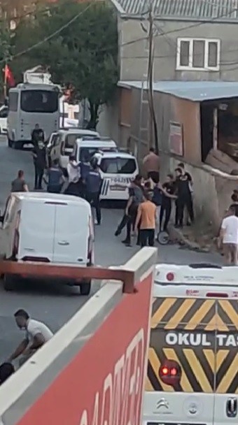 (Özel) Arnavutköy’de araca silahlı saldırıda taraflar komşu çıktı