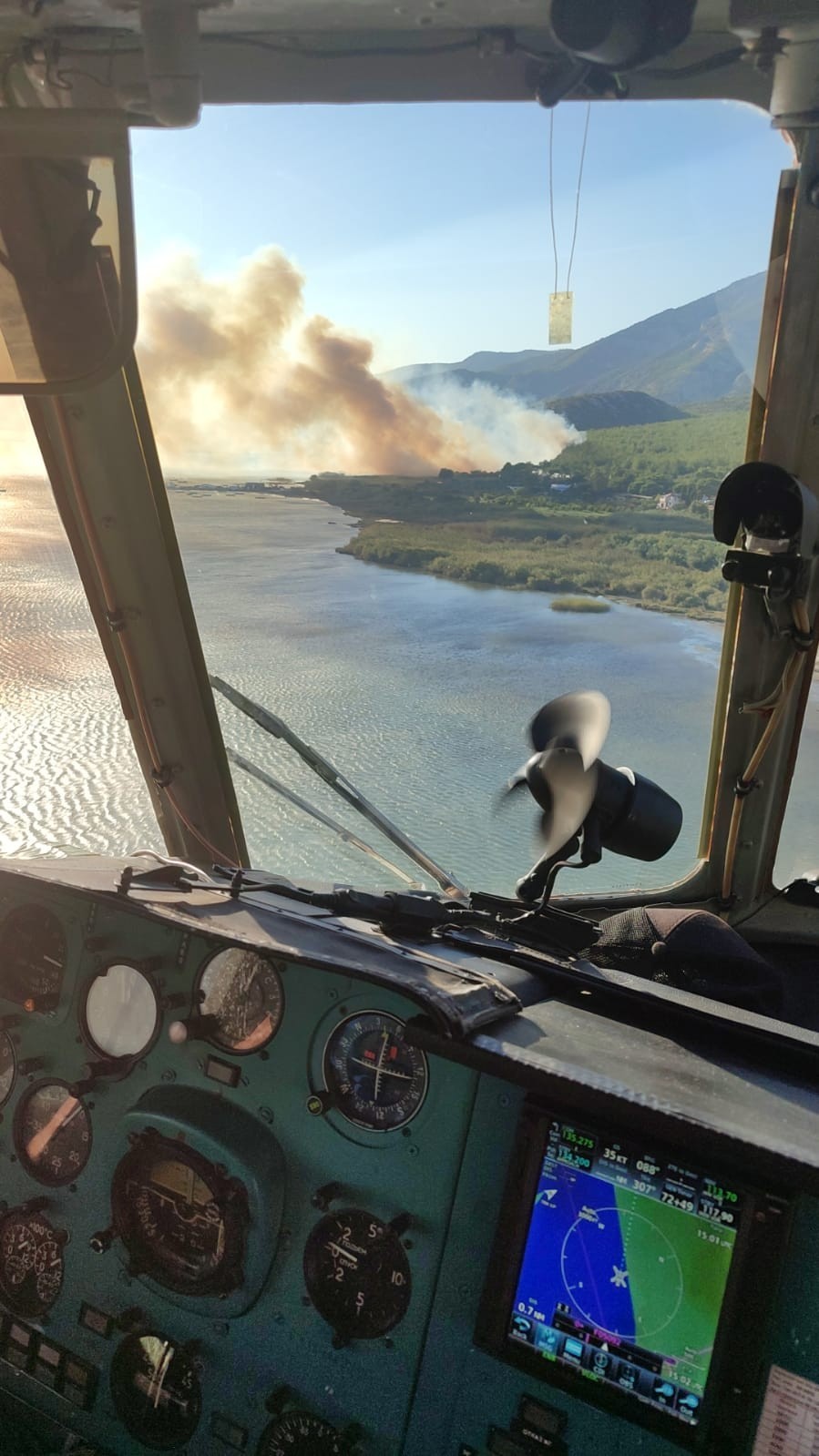 Söke’deki yangına 5 helikopter ile havadan müdahale sürüyor