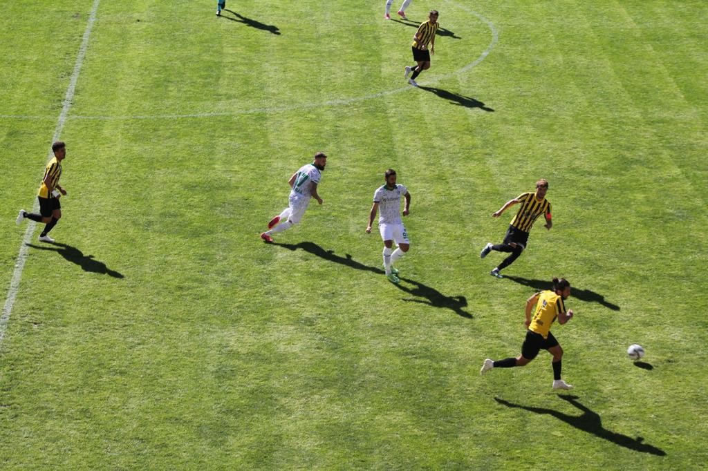 Bayburtspor ligin ilk maçında Sakaryaspor ile 1-1 berabere kaldı