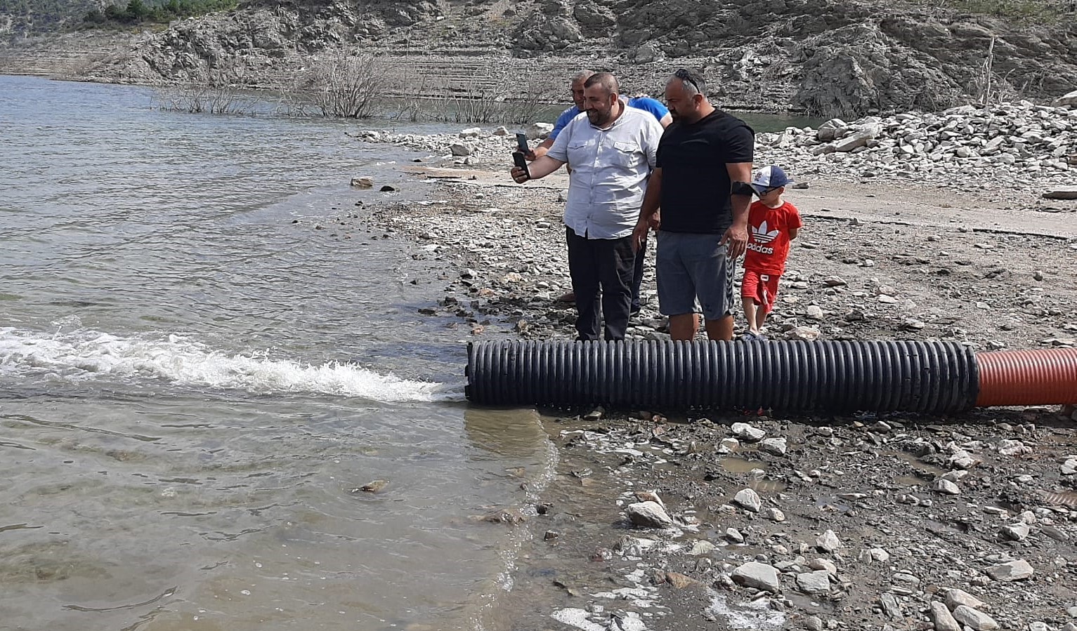 Sinop’ta rekor balıklandırma: 1 milyon 150 bin yavru sazan baraj, göl ve göletlere bırakıldı