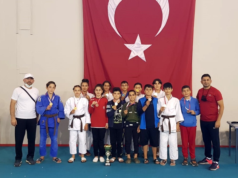 Sivaslı Judocular turnuvadan 11 madalya ile döndü