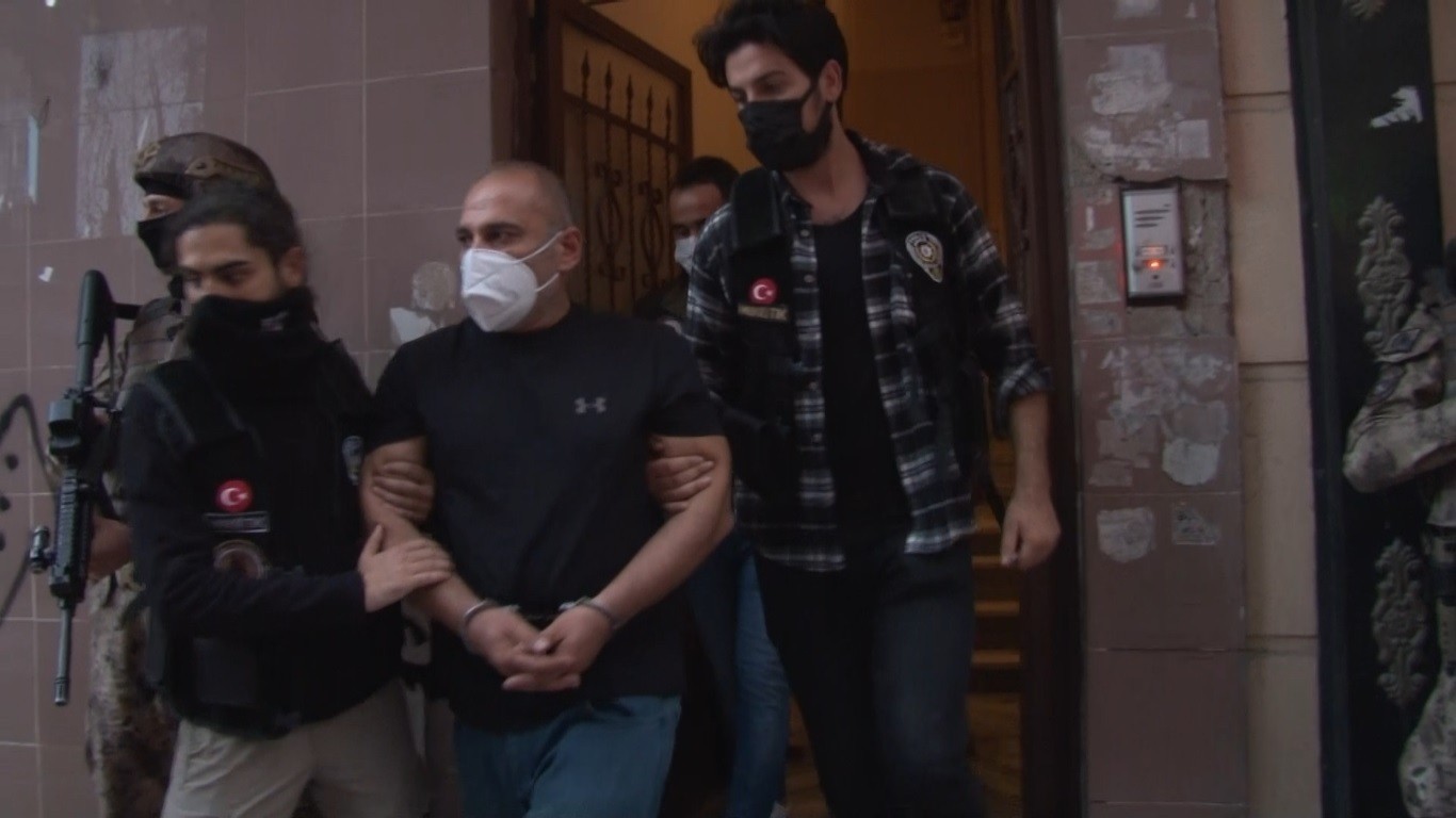 İstanbul’da uyuşturucu tacirlerine yönelik 7 ilçede eş zamanlı operasyon: 25 gözaltı