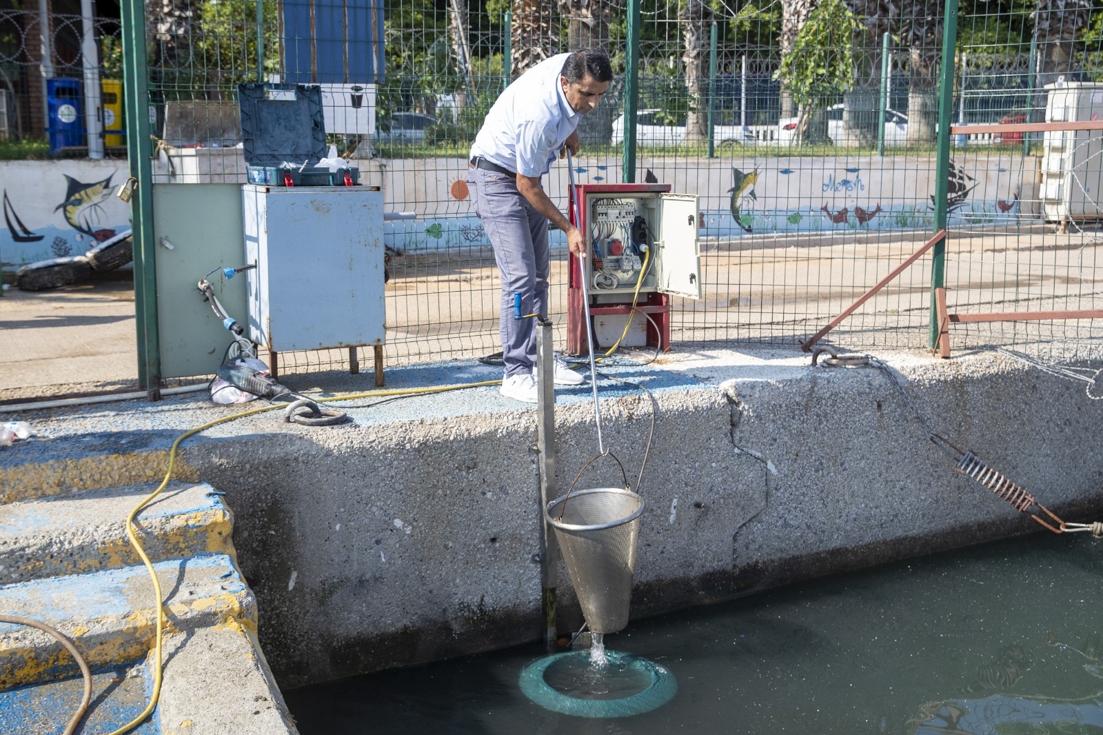 Mersin’de deniz yüzeyindeki atıklar vakumlanarak temizlenecek