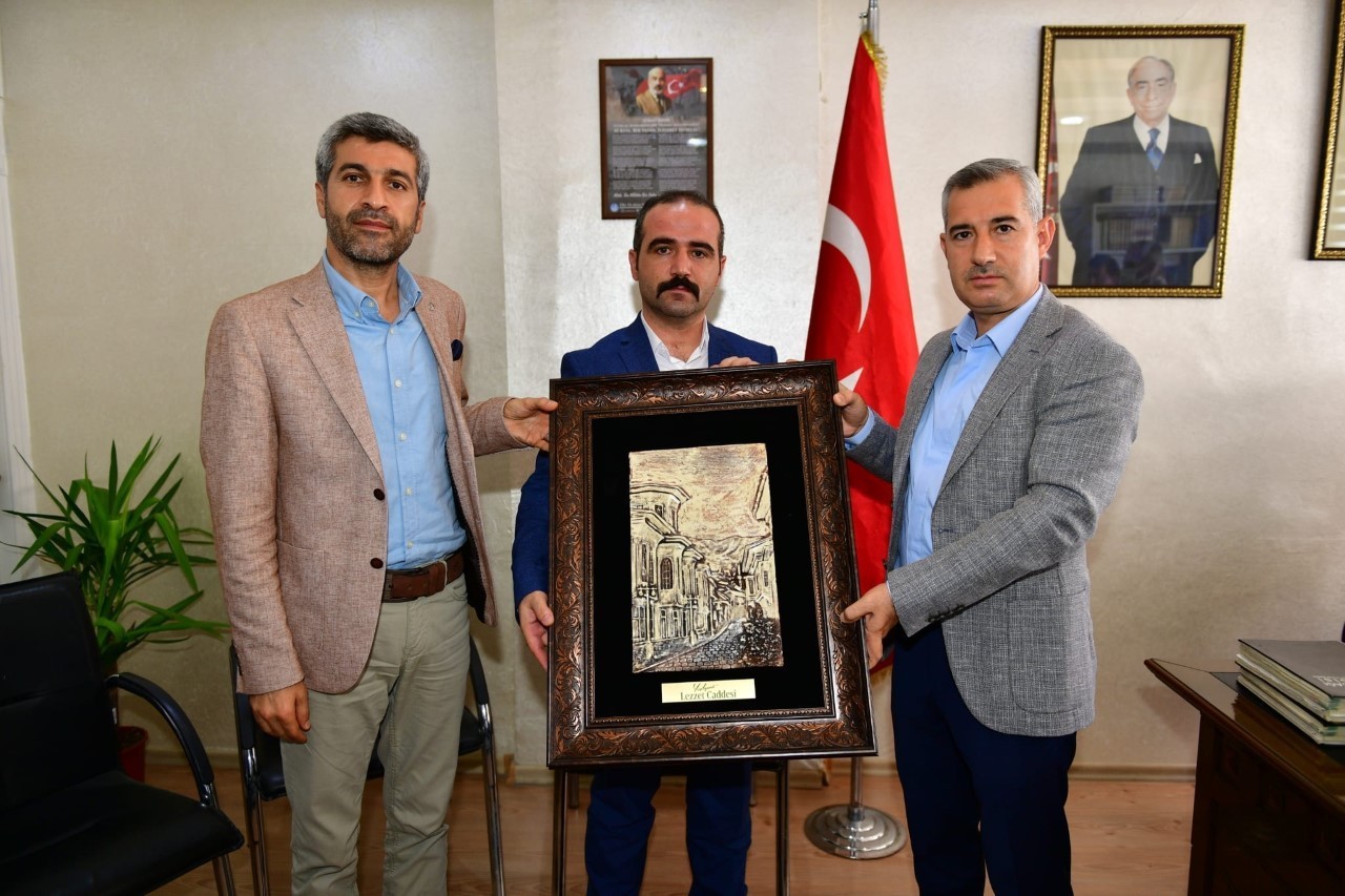 Başkan Çınar’dan MHP ve Ülkü Ocakları’na ziyaret