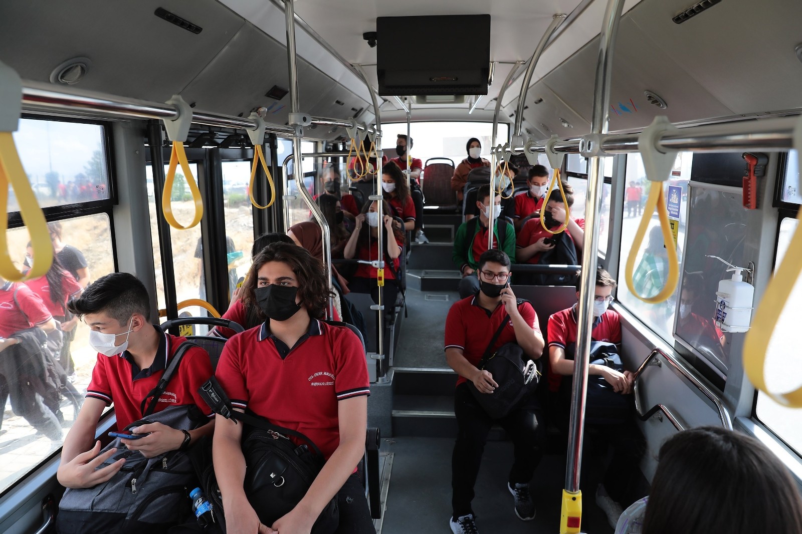 Okullar açıldı, Büyükşehir otobüs seferlerini artırdı