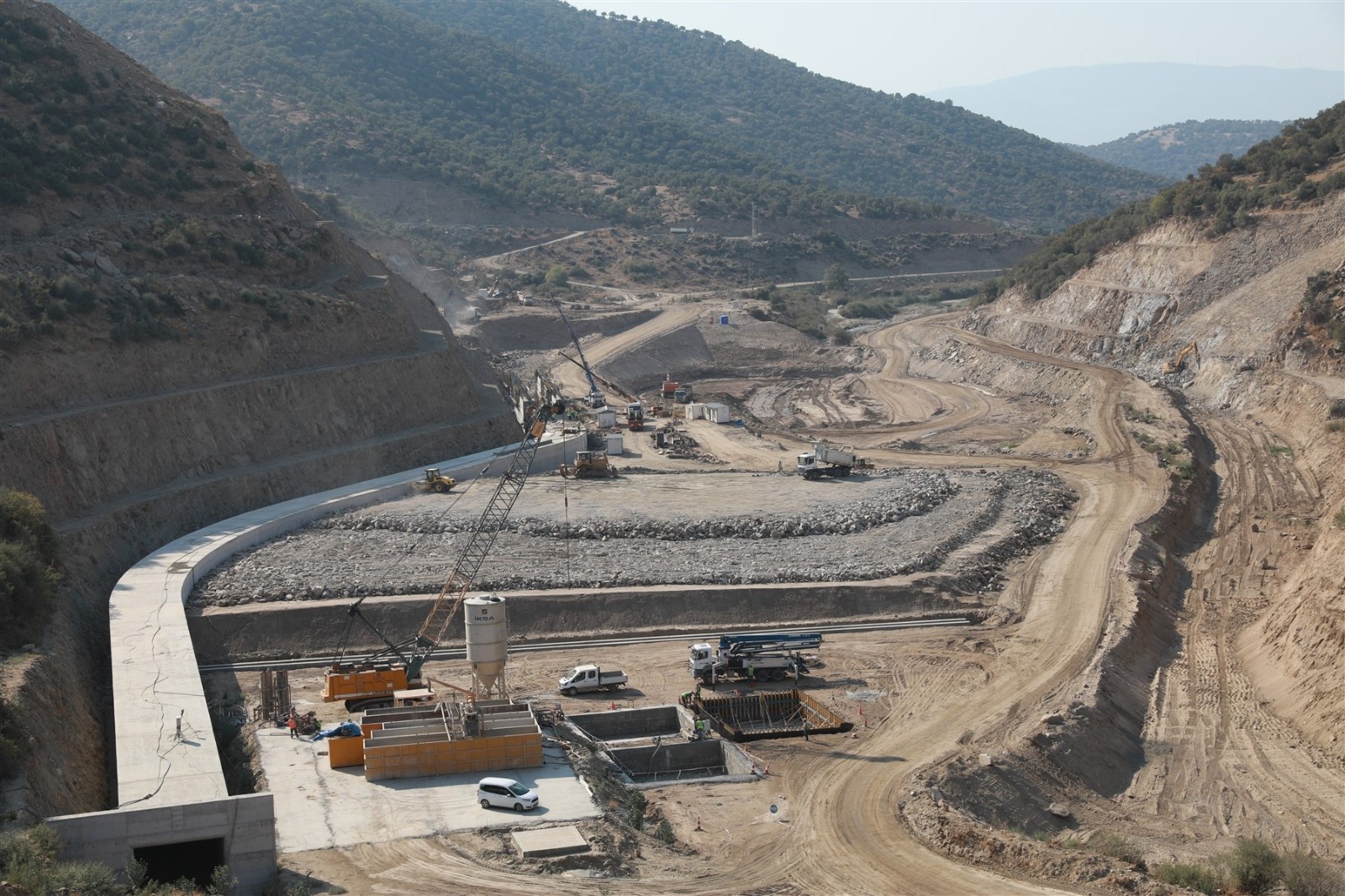 Sarıçay Barajı’nda çalışmalar devam ediyor