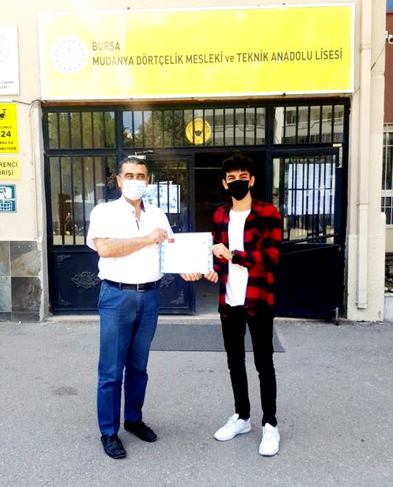 Mudanyalı öğrenci klavye anadil yarışmasında dereceye girdi