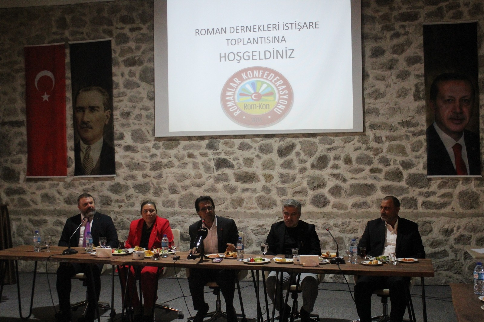 Romanlar Ankara’da, eğitim ve istihdam konularını masaya taşıdı