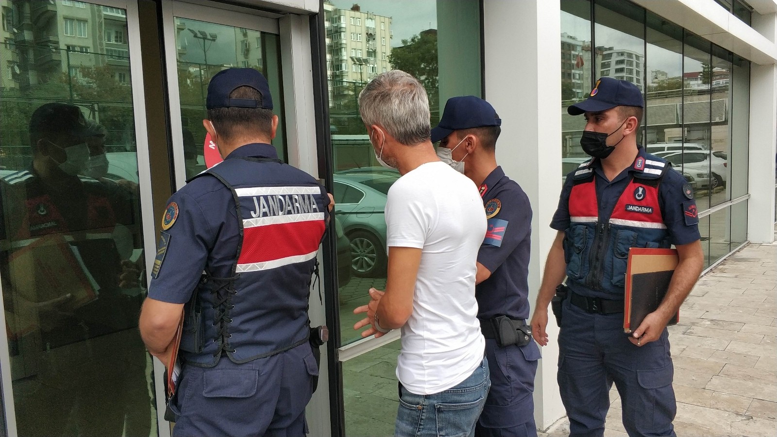 Jandarma tarafından evinde uyuşturucuyla yakalandı