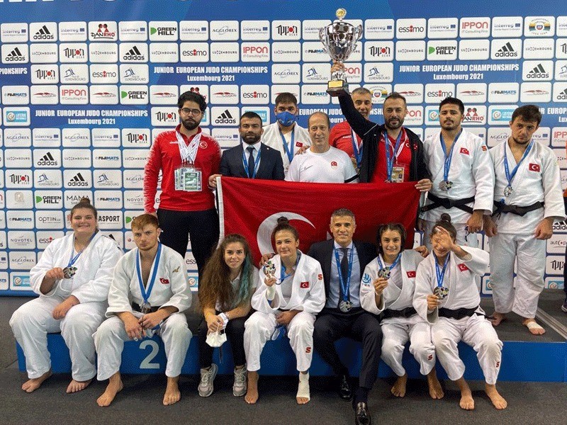 Bartın Üniversitesi öğrencisi Hasret Bozkurt, milli takımı madalyaya taşıdı