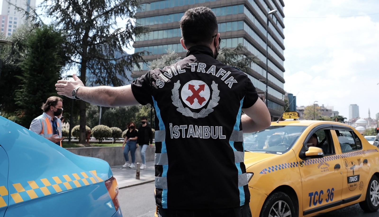 Mecidiyeköy’de Sivil Trafik ekipleri taksi denetimi yaptı
