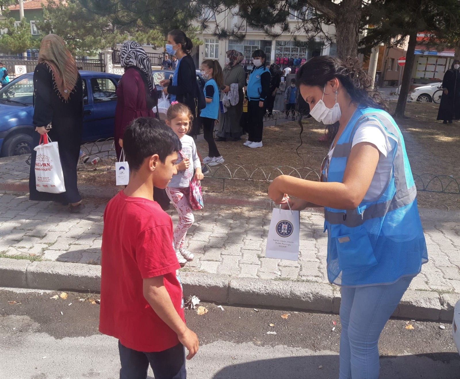Belediyeden öğrencilere hijyen seti