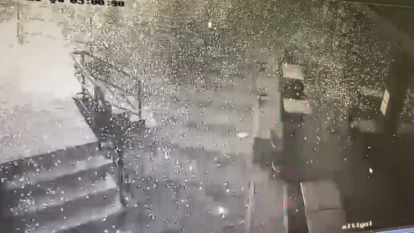 Kadıköy’de restoranda yangın sonrası korkutan patlama kamerada