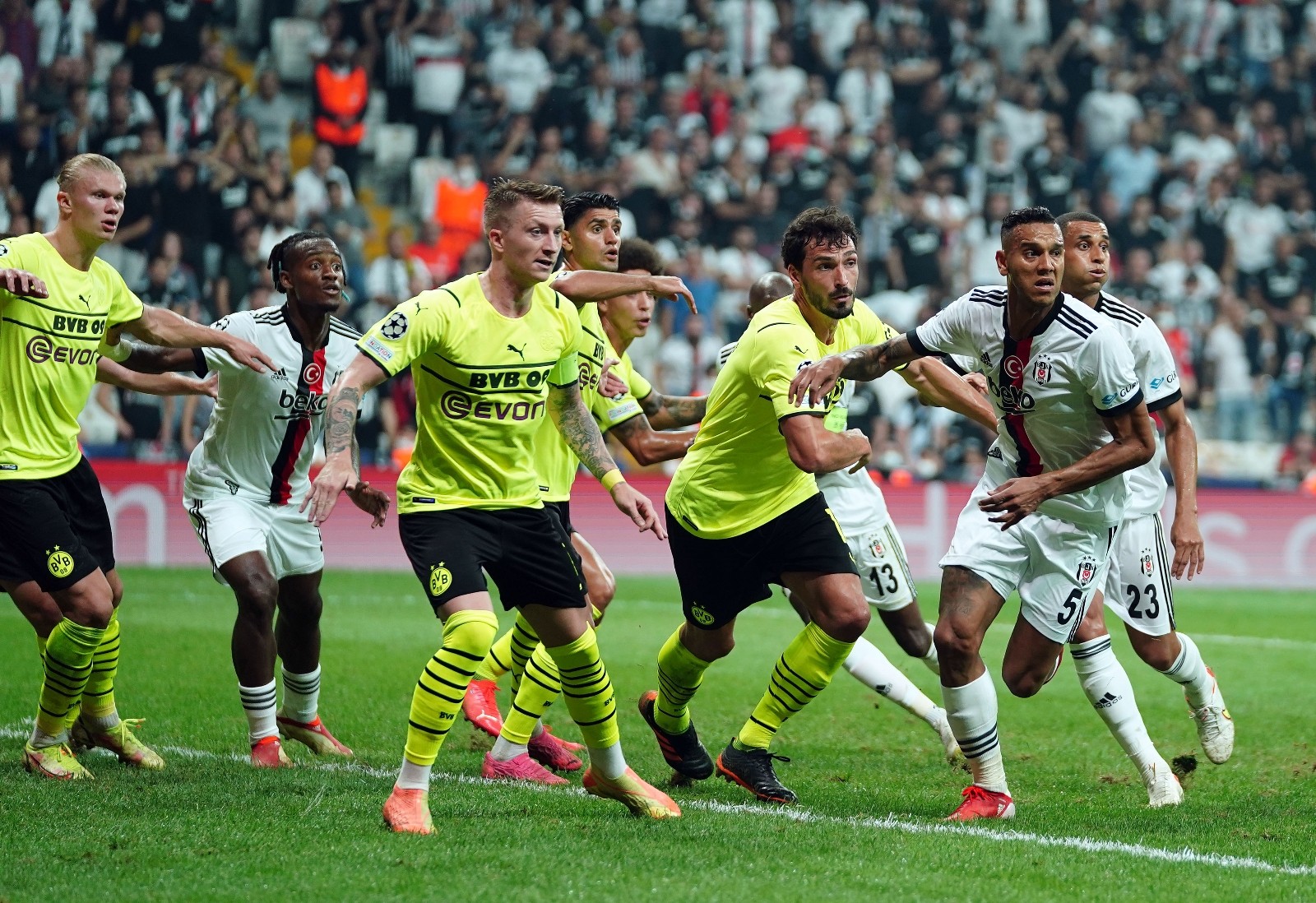 UEFA Şampiyonlar Ligi: Beşiktaş: 1 - Borussia Dortmund: 2 (Maç sonucu)