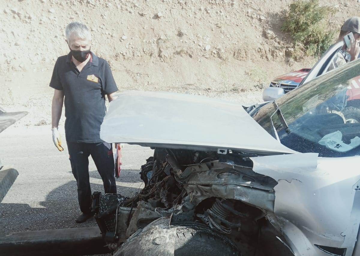 Malatya’da otomobil bariyerlere çarptı: 1’i ağır 4 yaralı