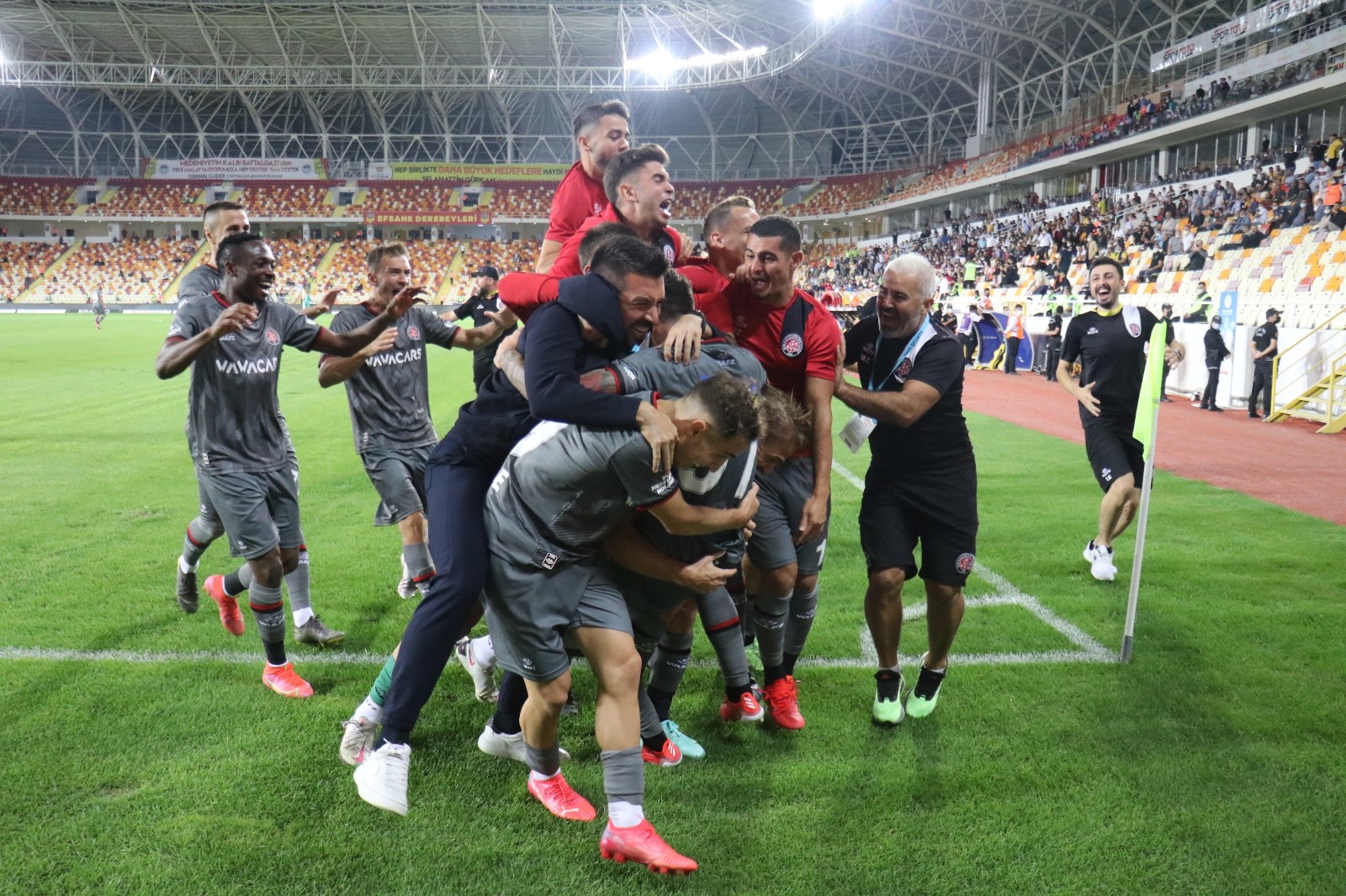 Süper Lig: Yeni Malatyaspor: 3 - Fatih Karagümrük: 4 (Maç sonucu)