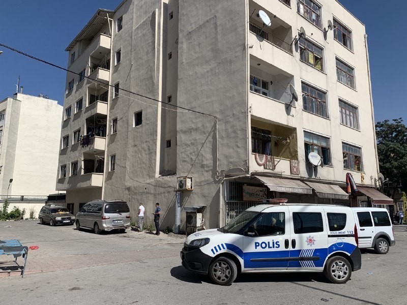 Kayseri’de 2. kattan aşağı itilen kadın yaşam mücadelesini kaybetti