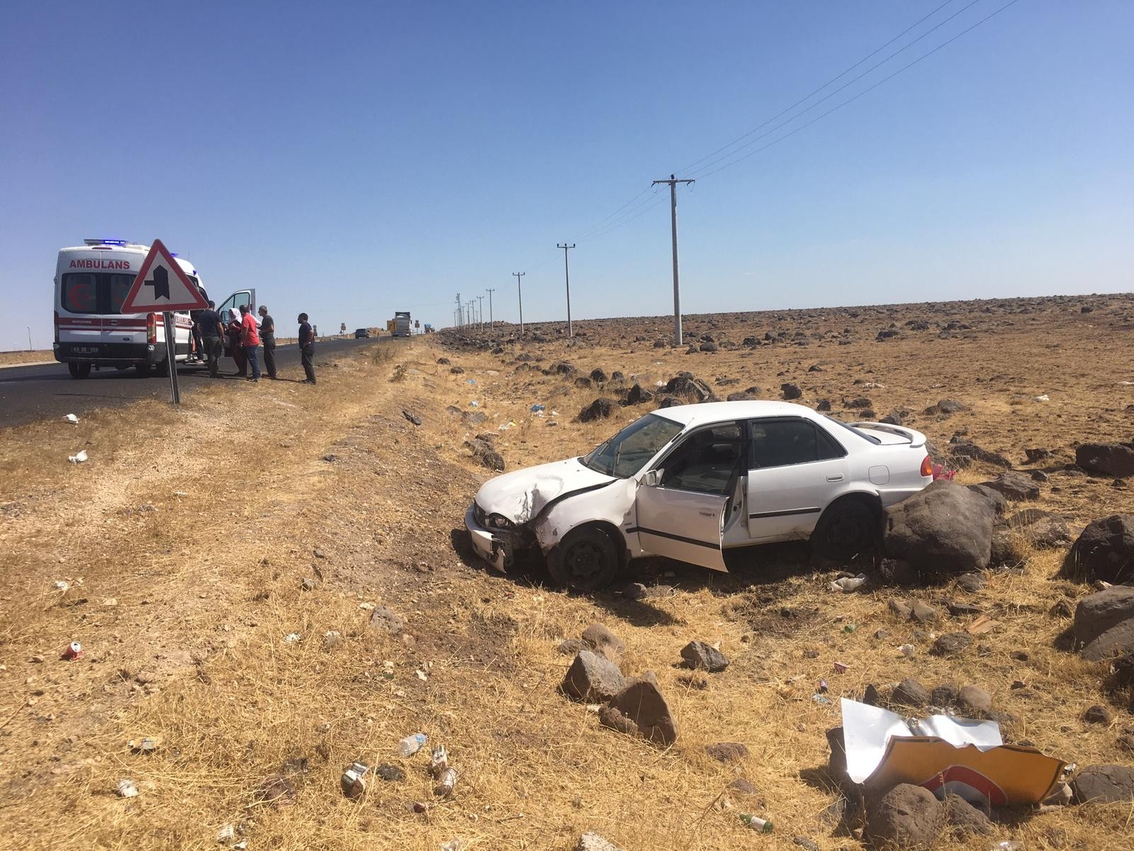 Otomobil şarampole devrildi: 2 yaralı