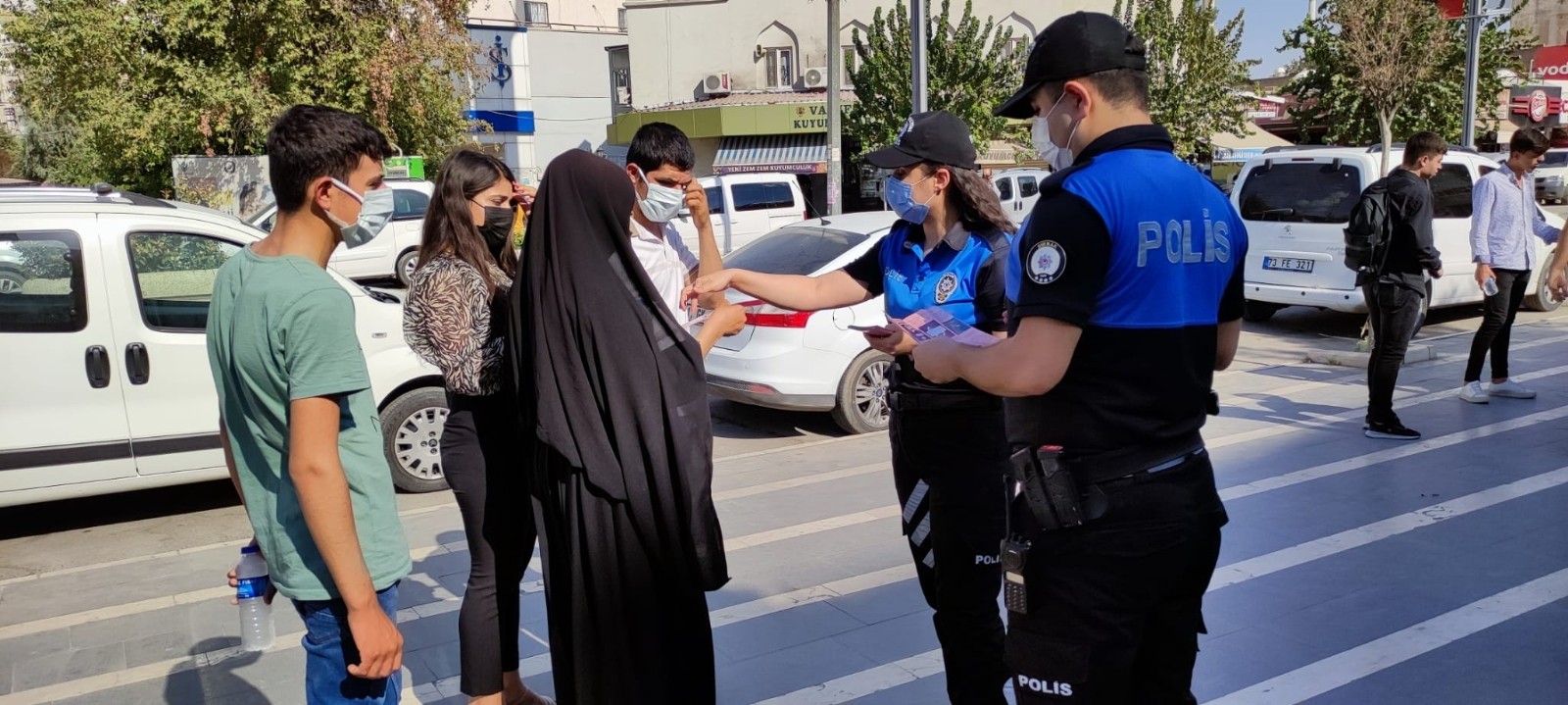 Toplum Destekli Polisler Cizreli kadınları bilgilendirip KADES’i tanıttı