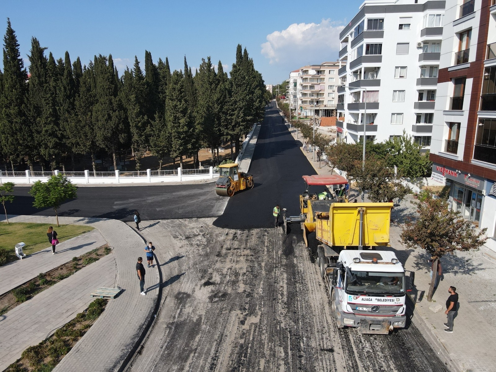 Aliağa Belediyesi sıcak asfalt serim çalışmalarını sürdürüyor #izmir