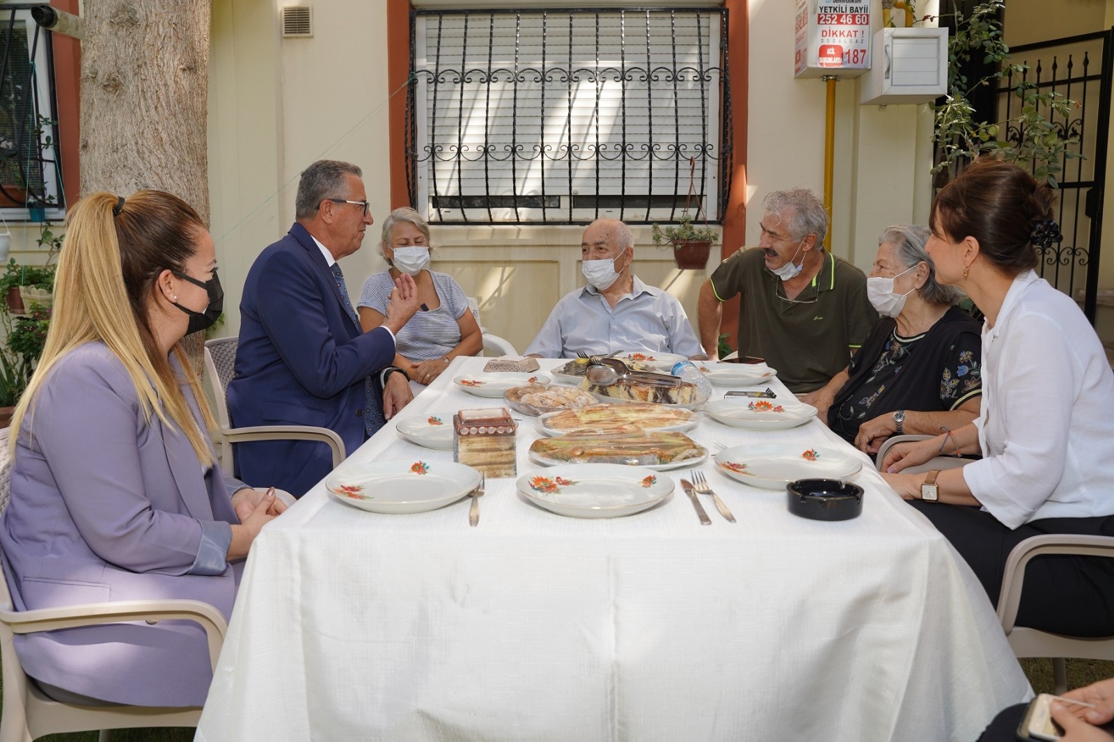 Başkan Arda, alzheimer ve demans hastalarını ziyaret etti #izmir
