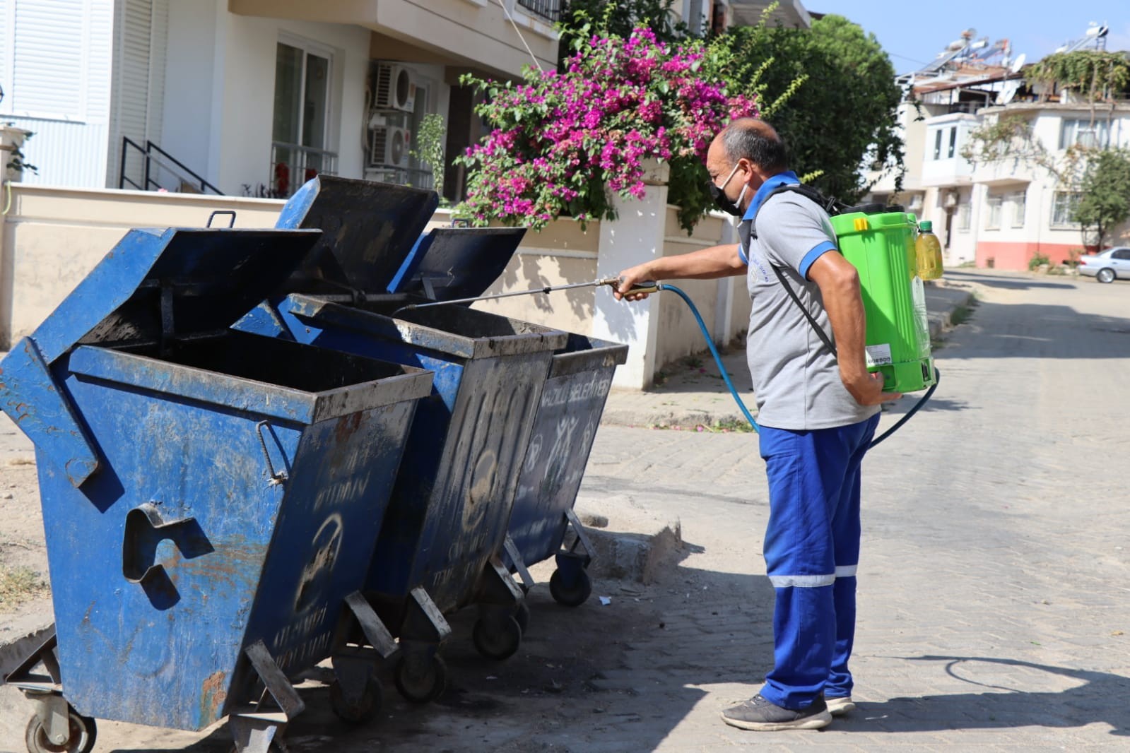 Nazilli’de çöp konteynerleri dezenfekte ediliyor #aydin