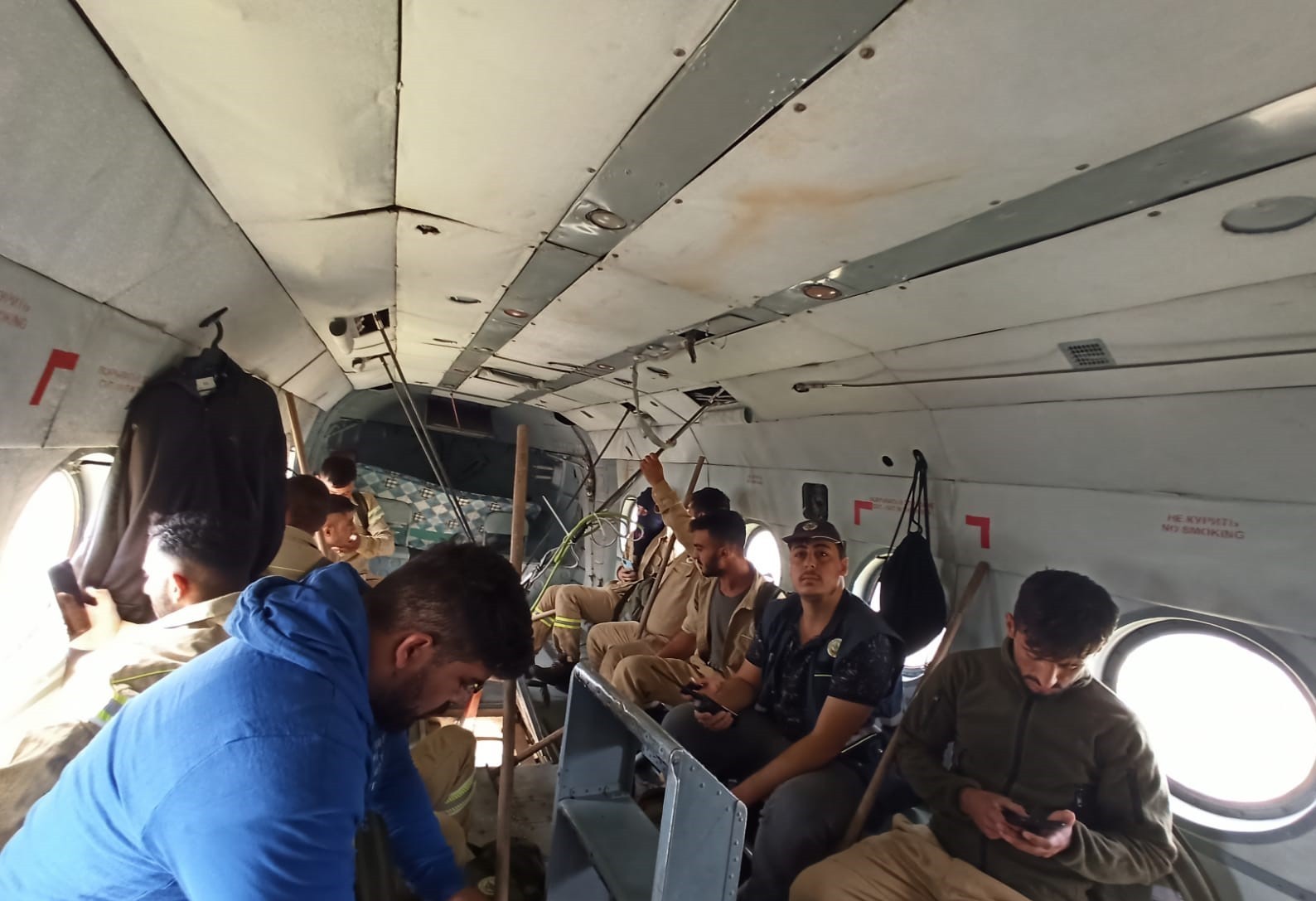 Yer ekipleri Manavgat’taki yangın bölgesine helikopterle bırakılıyor #antalya