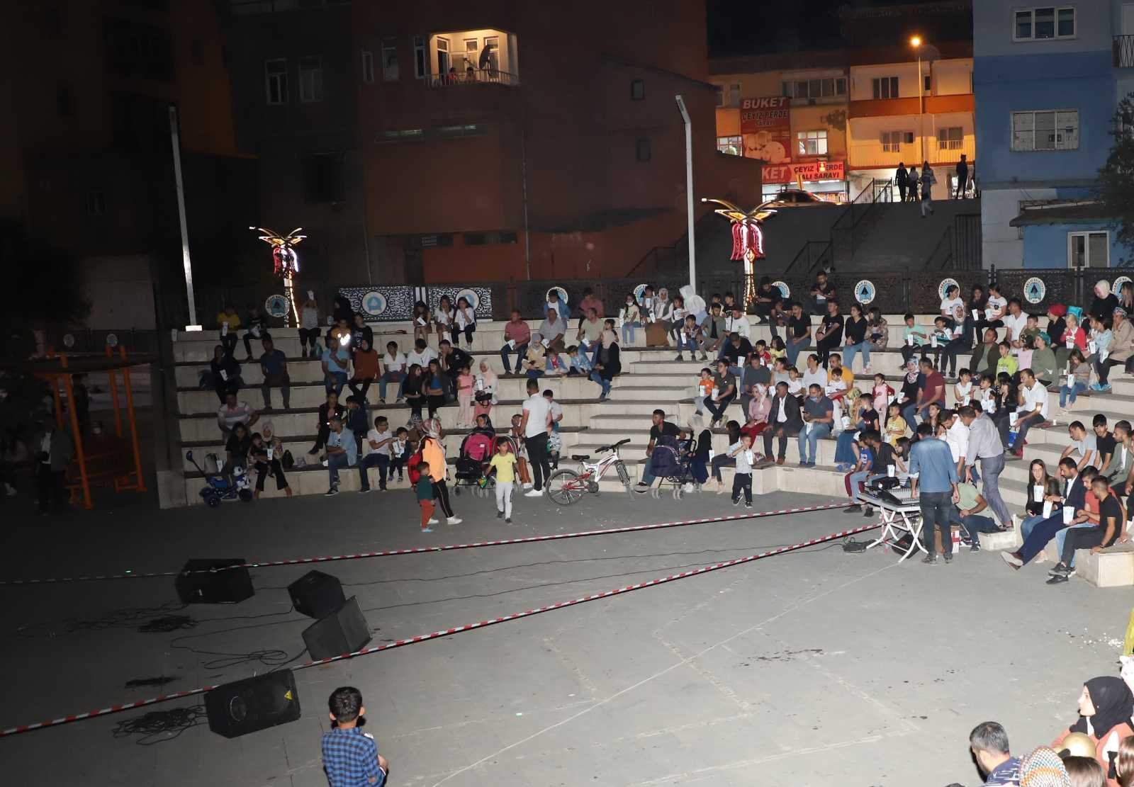Hakkarili vatandaşlara Aslan Kral filmi izletildi #hakkari Hakkarili vatandaşlara Aslan Kral filmi izletildi #hakkari