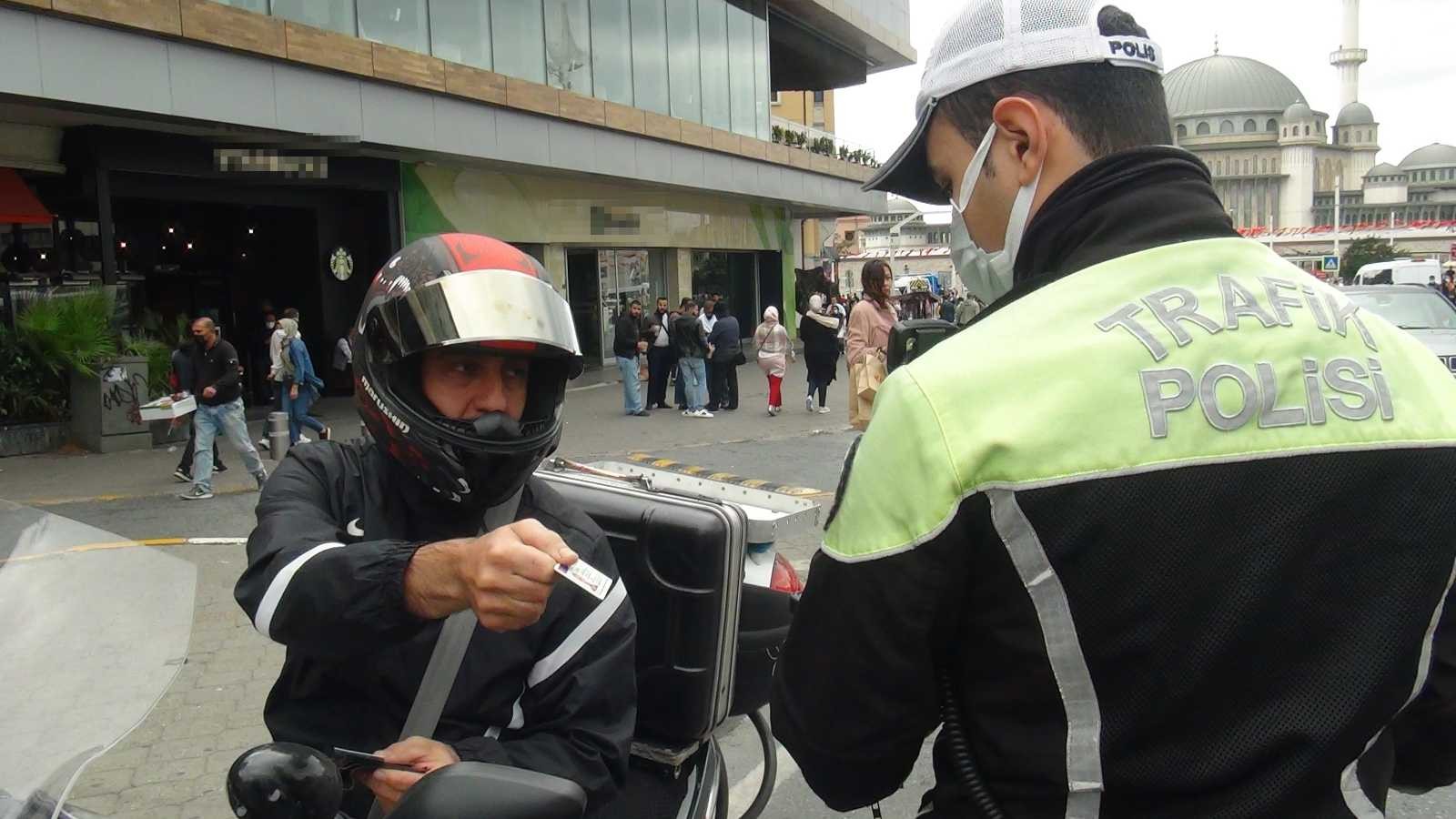 (Özel) Taksim’de trafik denetimi: Sürücülere ceza yağdı #istanbul